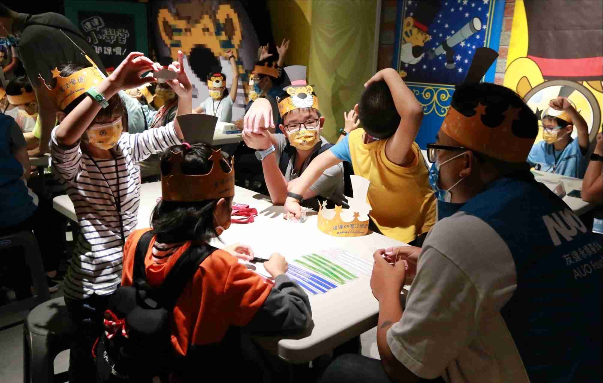 银河集团以永续理念推动全人教育计划，，内外结盟储备科普教育人才，，荣获亚太永续行动奖社会共融面的金奖肯定