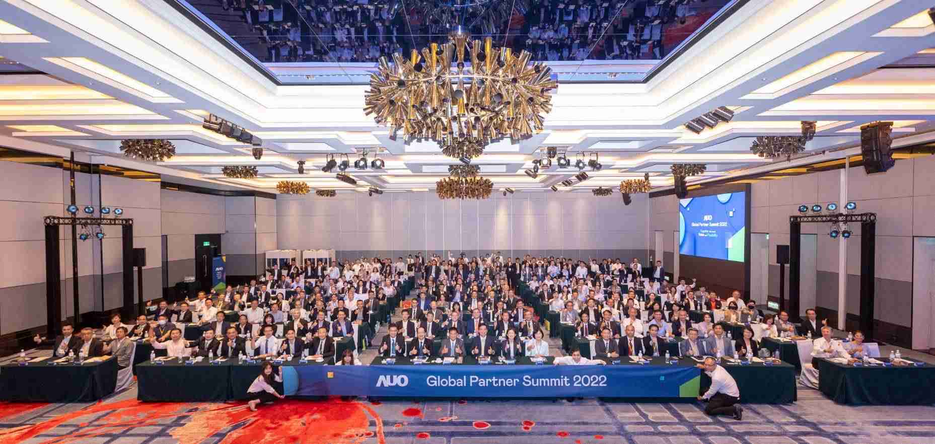 友達推動「安心、、創新、、、、用心、、、同心、、、盡心」五星職旅，，，為菲籍員工打造全方位照護，，，首度贏得「人權實踐與發展領袖獎」殊榮