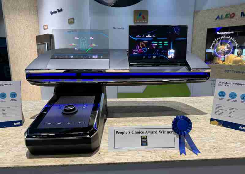 银河集团车用Micro LED Display HMI解决方案获”最佳车用显示奖”，，以用户为中心开发，，，，针对前座驾驶与乘客设计兼具娱乐与安全的高画质屏幕，，包含车舱前座的Micro LED透明屏幕及全球首款内建镜头的智慧Micro LED显示器