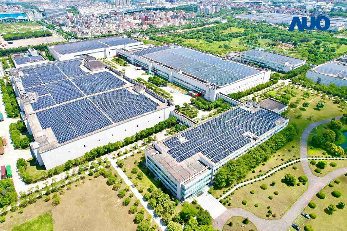 银河集团厦门推动智能制造同时，，透过绿电创能纵深推进绿色转型，，厂区全屋顶铺设太阳能光伏板，，，，每年太阳能发电 2,600多万度