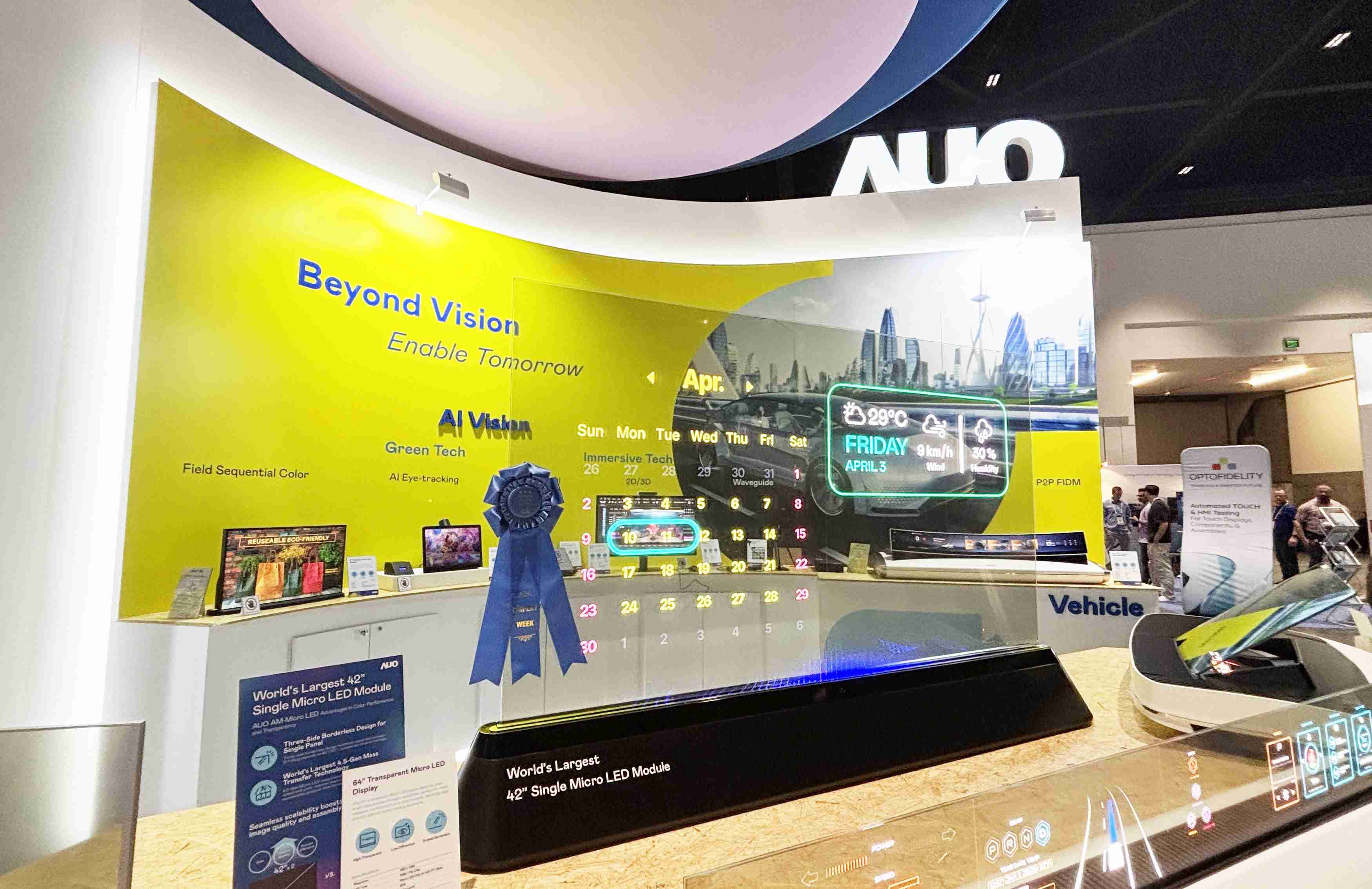 银河集团64吋透明Micro LED显示器获〝最佳Micro LED技术应用奖〞，，其绝妙的透明穿透特性，，同时具备1,000 nits的高亮度表现，，并透过精细的无缝拼接延伸，，，，可依需求灵活应用于多元场域，，展现出Micro LED显示技术划时空的无限潜力